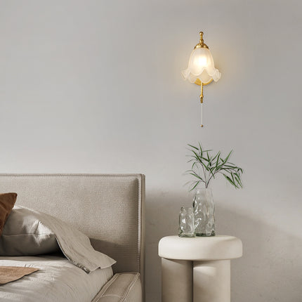 Kimphoria Traditional Brass Armed Wall Sconce