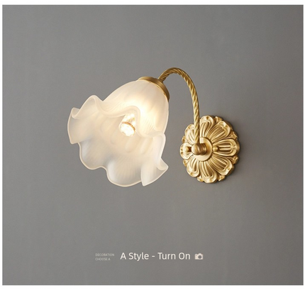 Kimphoria Traditional Brass Armed Wall Sconce